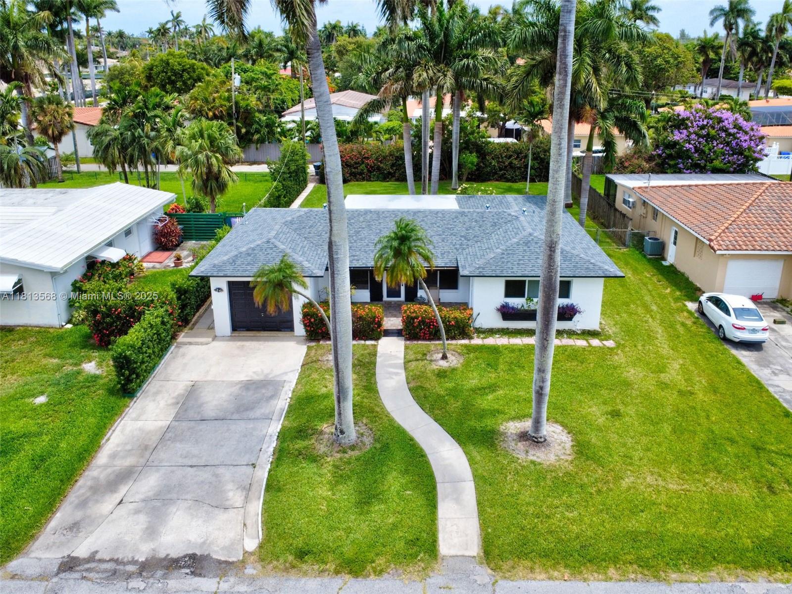 HOLLYWOOD LAKES SECTION - Residential