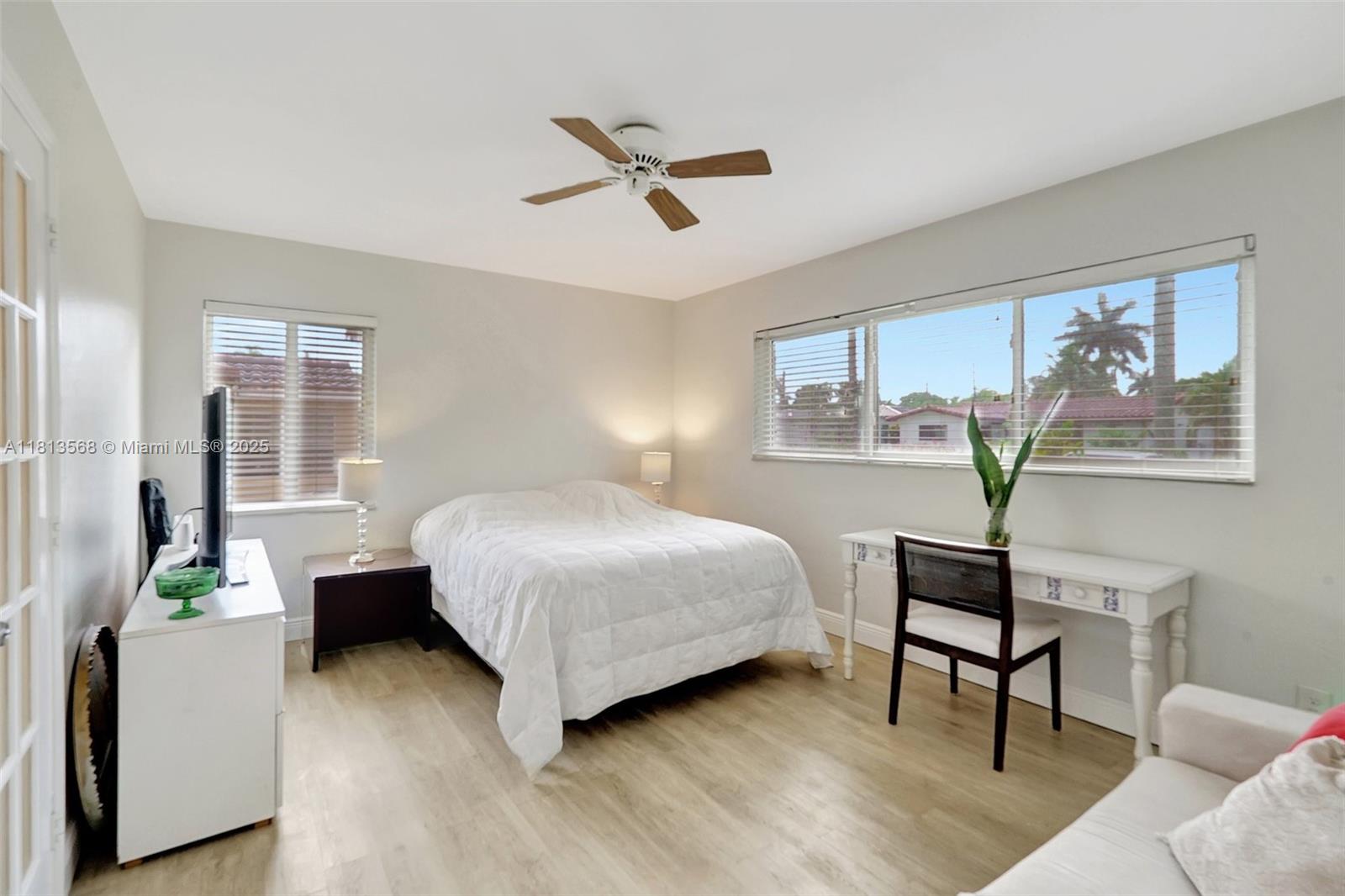 HOLLYWOOD LAKES SECTION - Residential