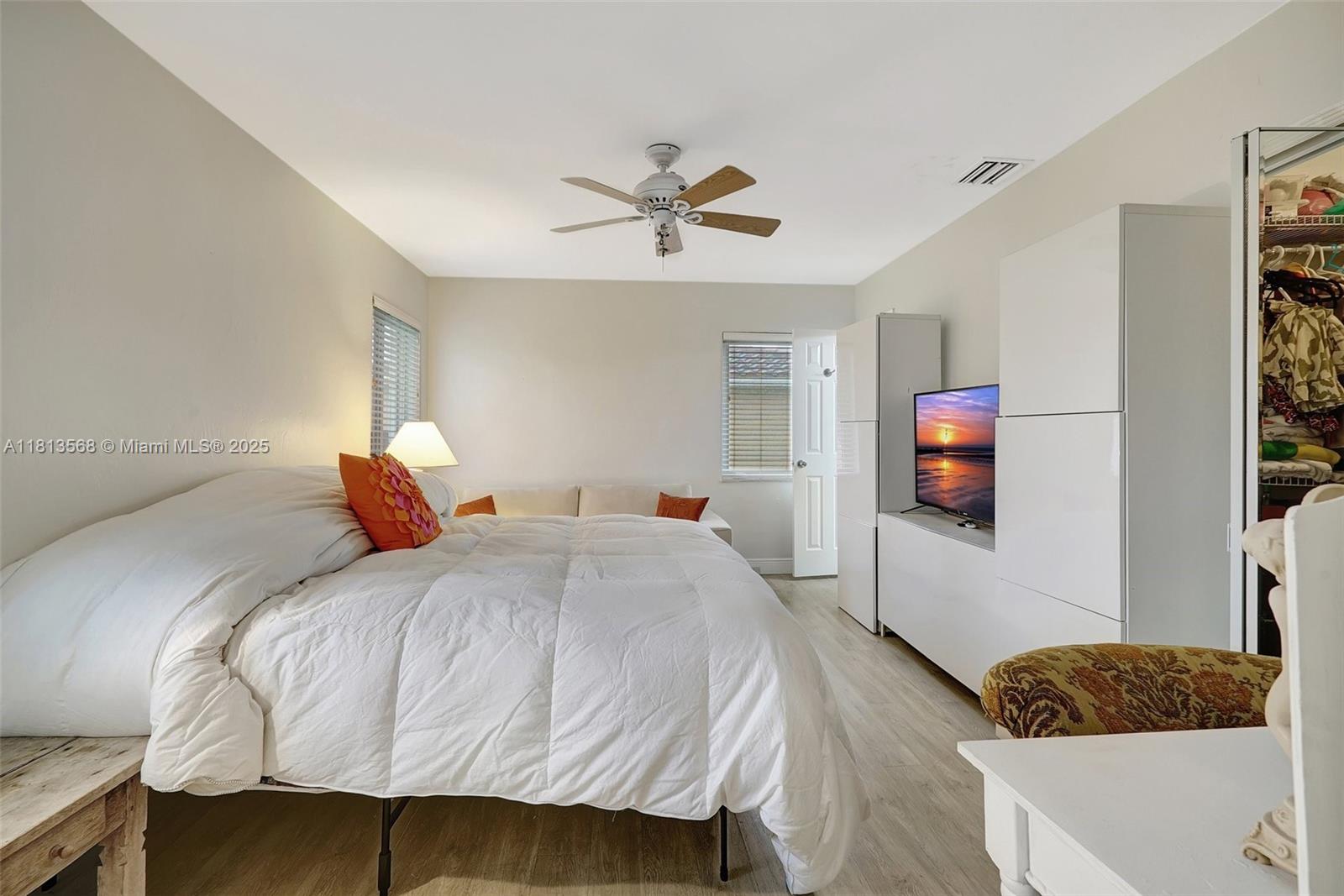 HOLLYWOOD LAKES SECTION - Residential