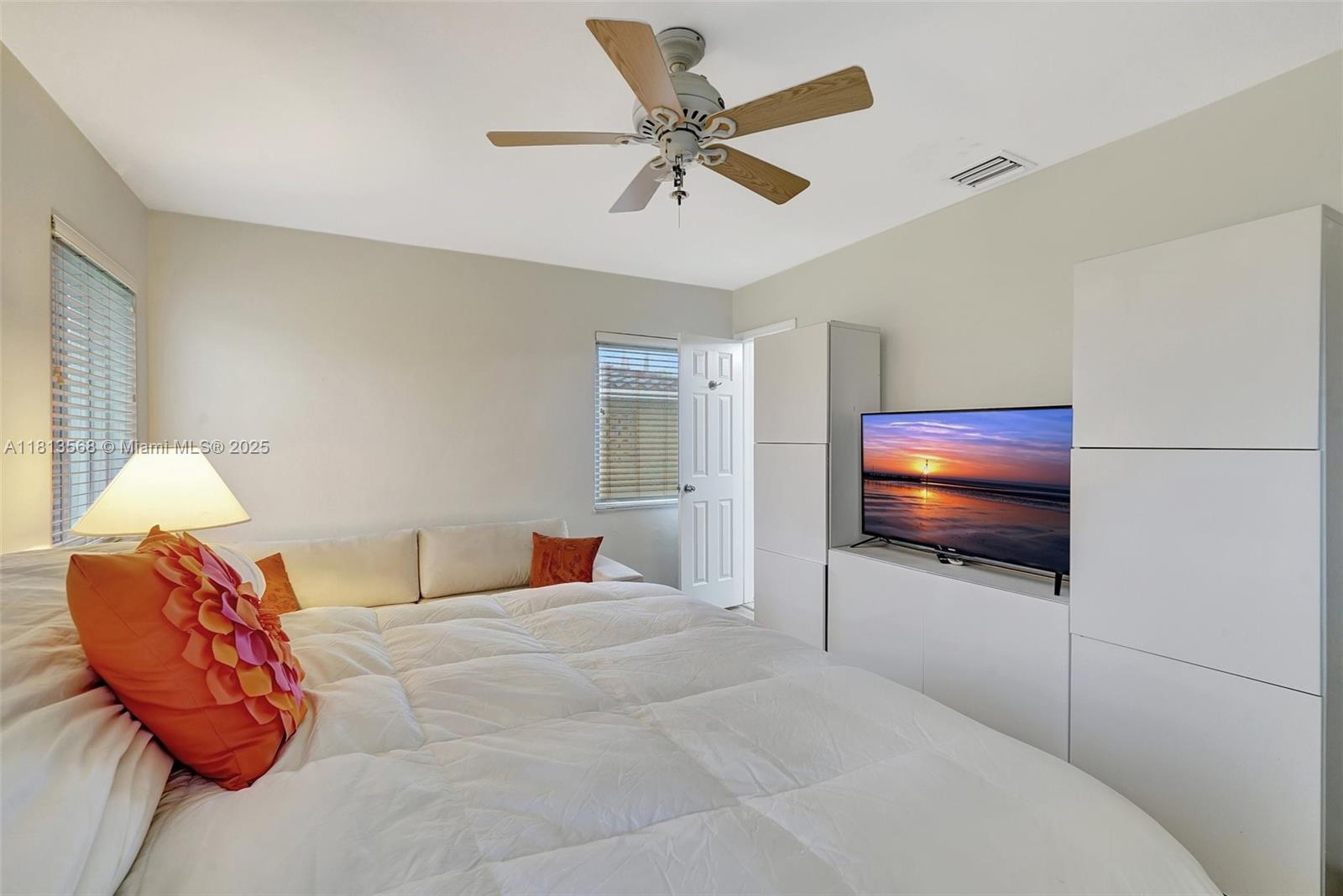 HOLLYWOOD LAKES SECTION - Residential