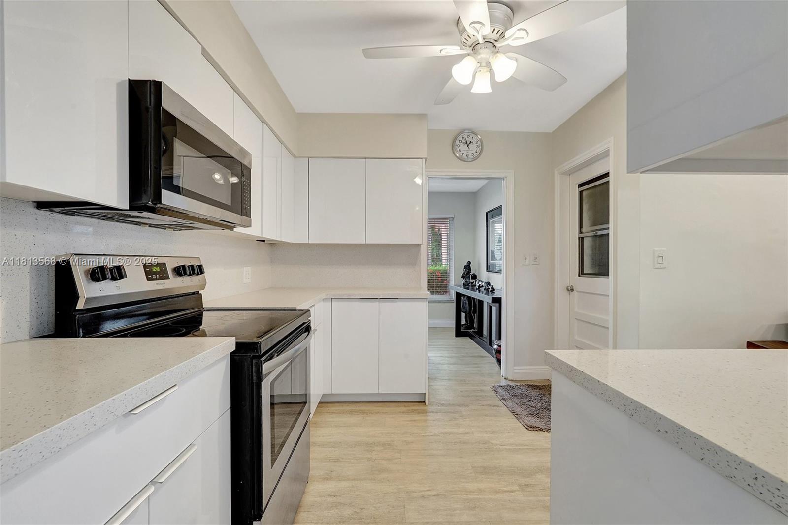 HOLLYWOOD LAKES SECTION - Residential