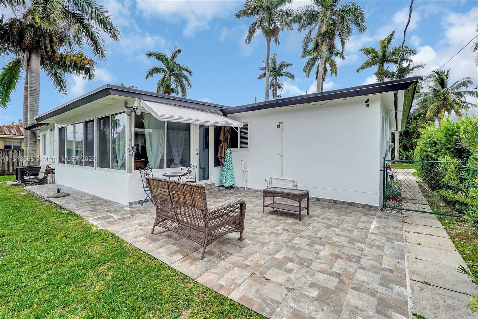 HOLLYWOOD LAKES SECTION - Residential