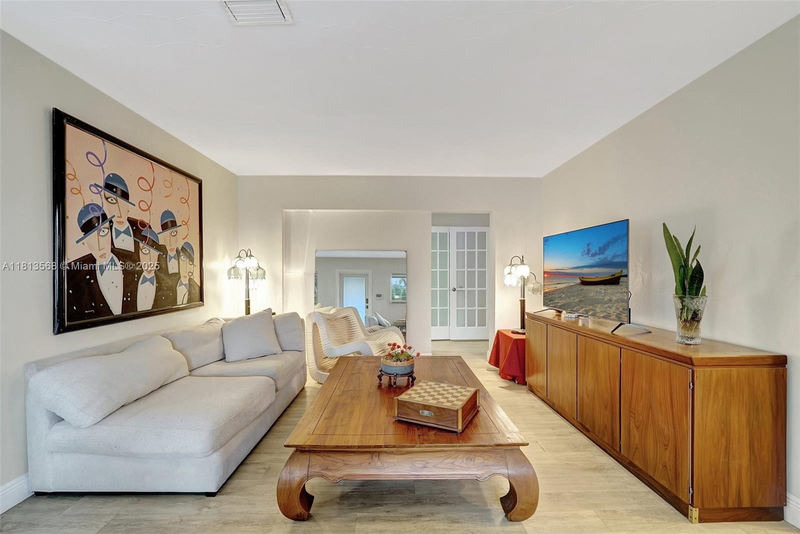 HOLLYWOOD LAKES SECTION - Residential