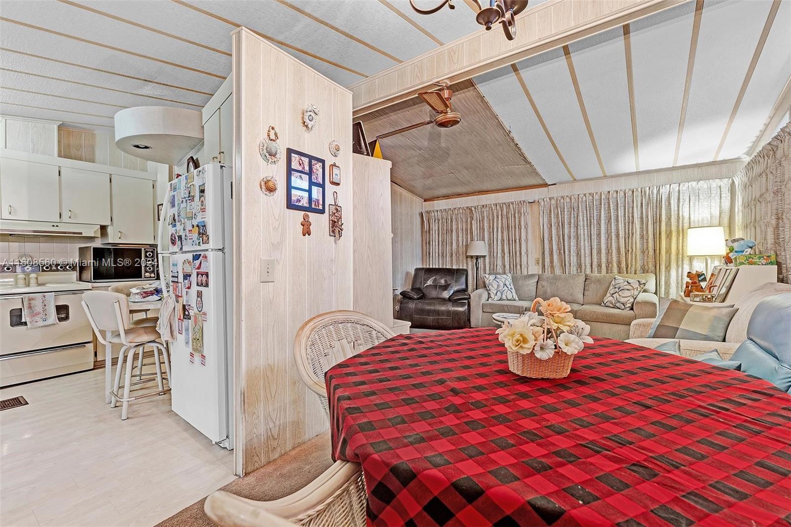 JAMAICA BAY MOBILE HOME C - Residential