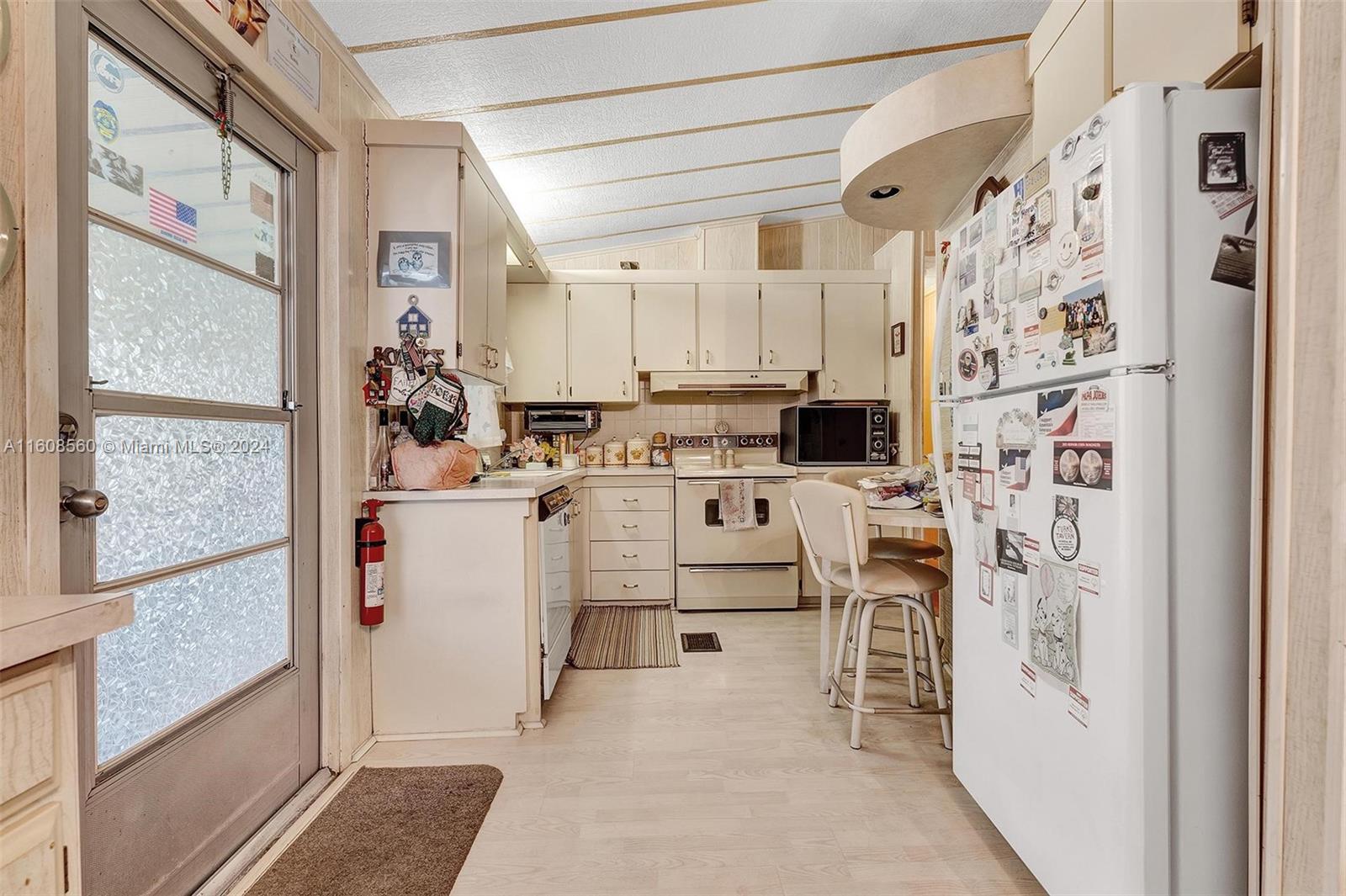 JAMAICA BAY MOBILE HOME C - Residential