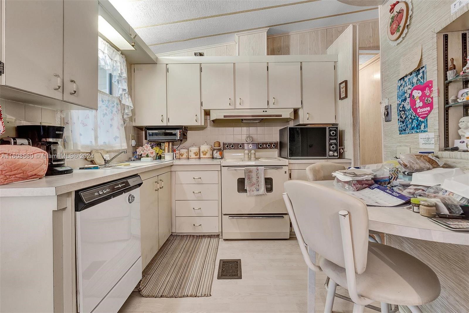 JAMAICA BAY MOBILE HOME C - Residential