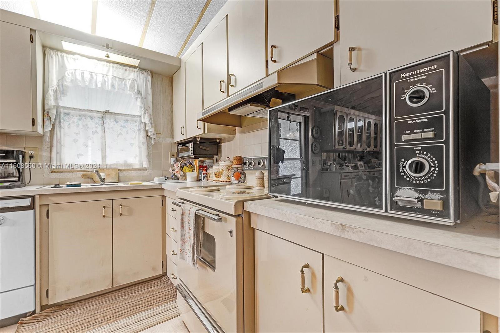 JAMAICA BAY MOBILE HOME C - Residential