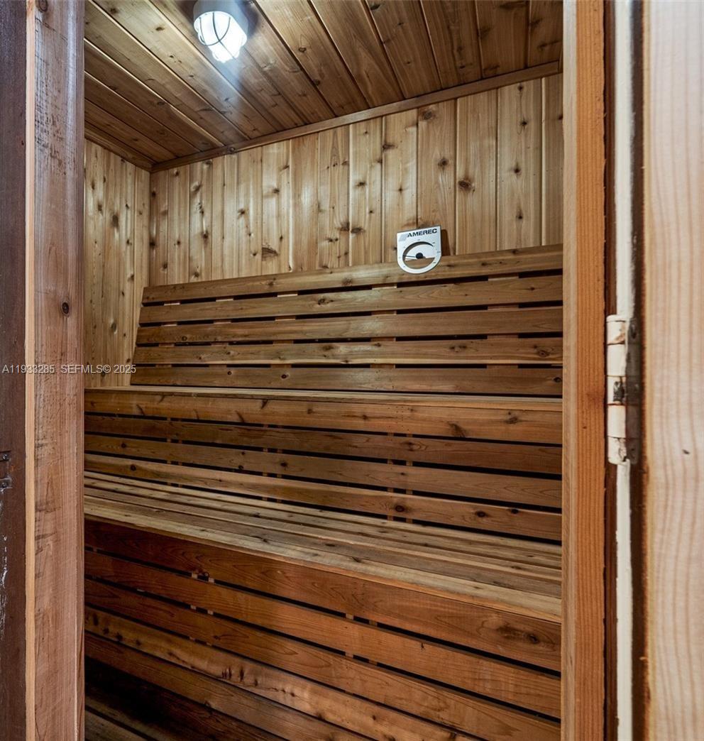 VILLAS AT CARRIAGE HILLS - Residential