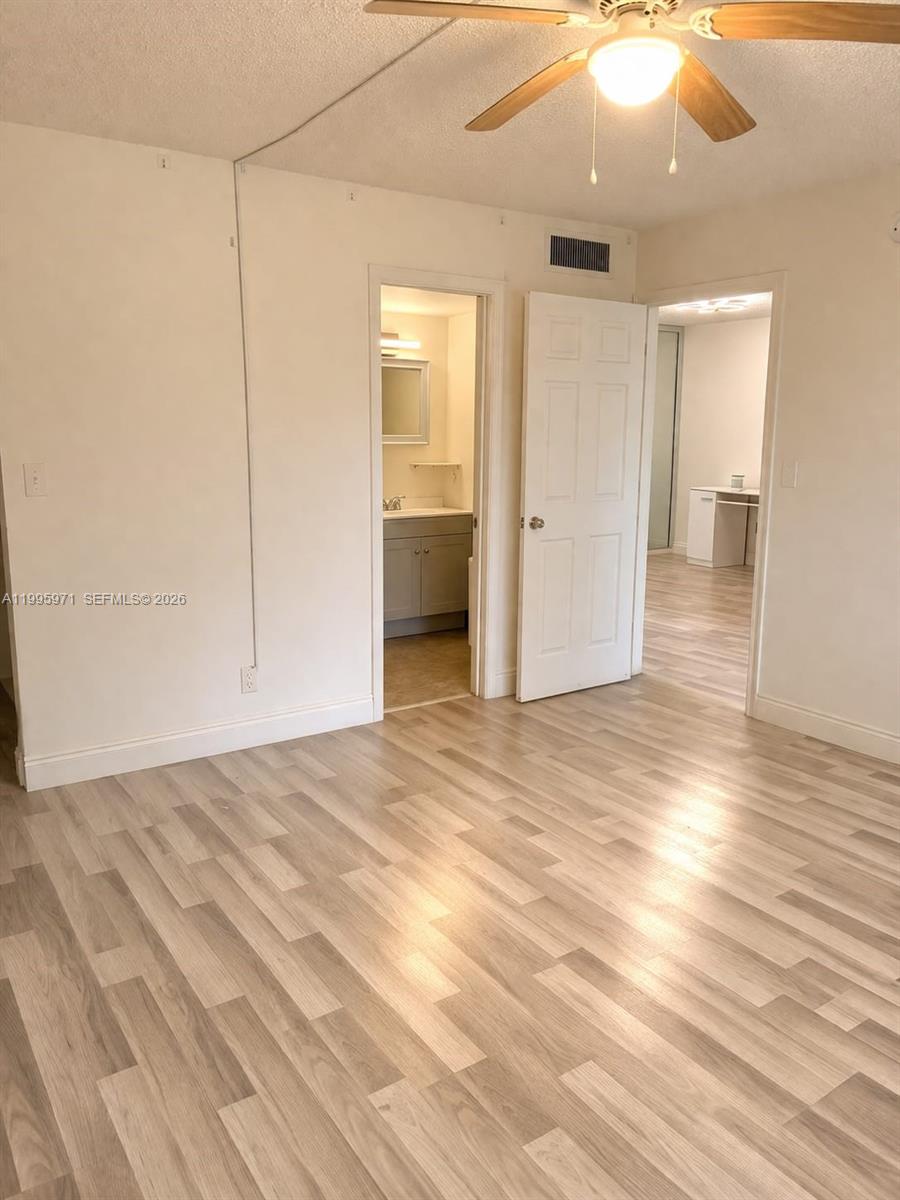 APPLEGREEN CONDO APTS 1 - Residential