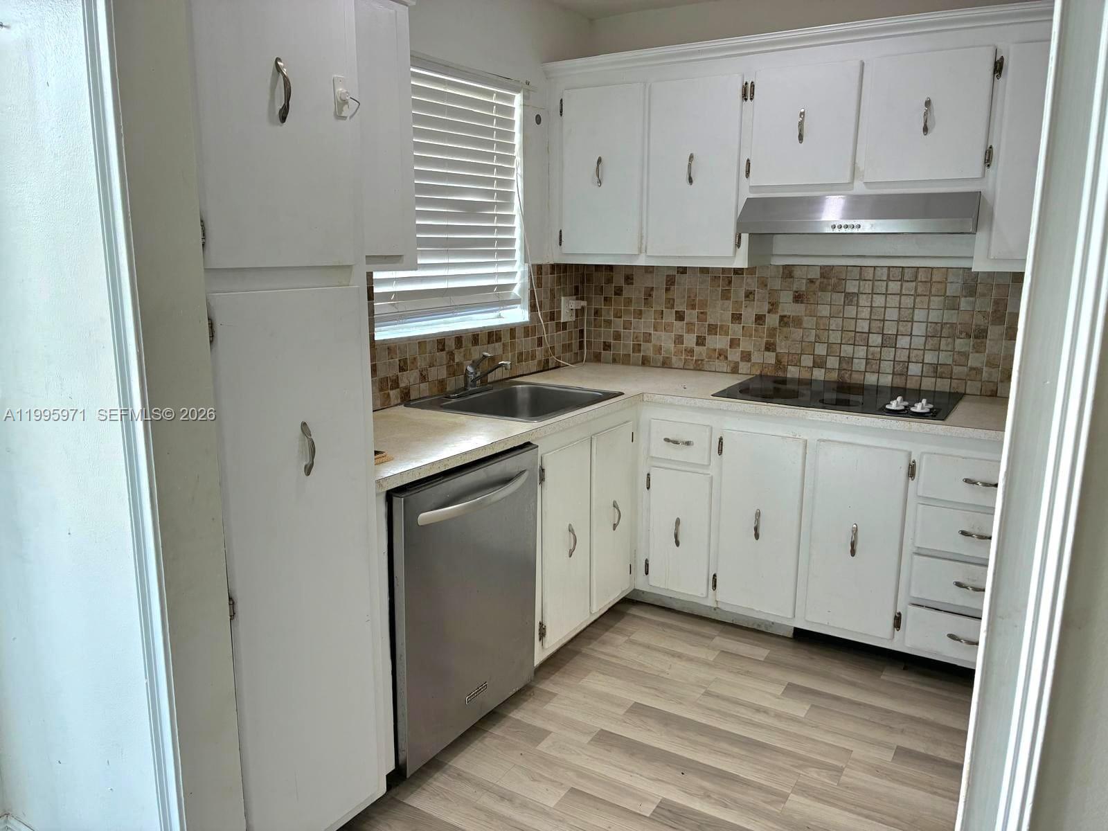 APPLEGREEN CONDO APTS 1 - Residential