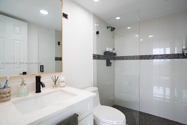 BAYVIEW TOWERS CONDO SOUT - Residential