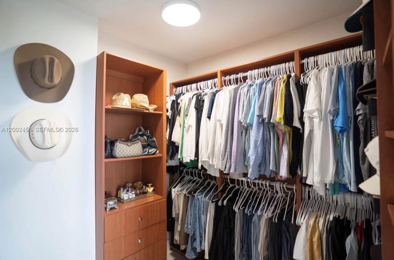 BAYVIEW TOWERS CONDO SOUT - Residential