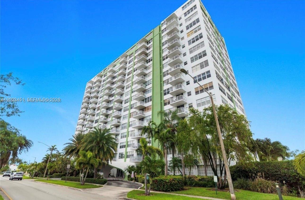 BAYVIEW TOWERS CONDO SOUT - Residential