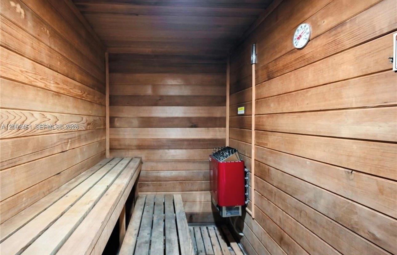 BAYVIEW TOWERS CONDO SOUT - Residential