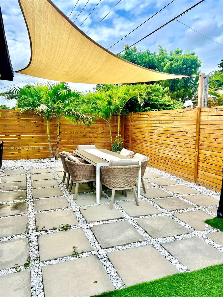 FLEEMAN GROVE - Residential Lease