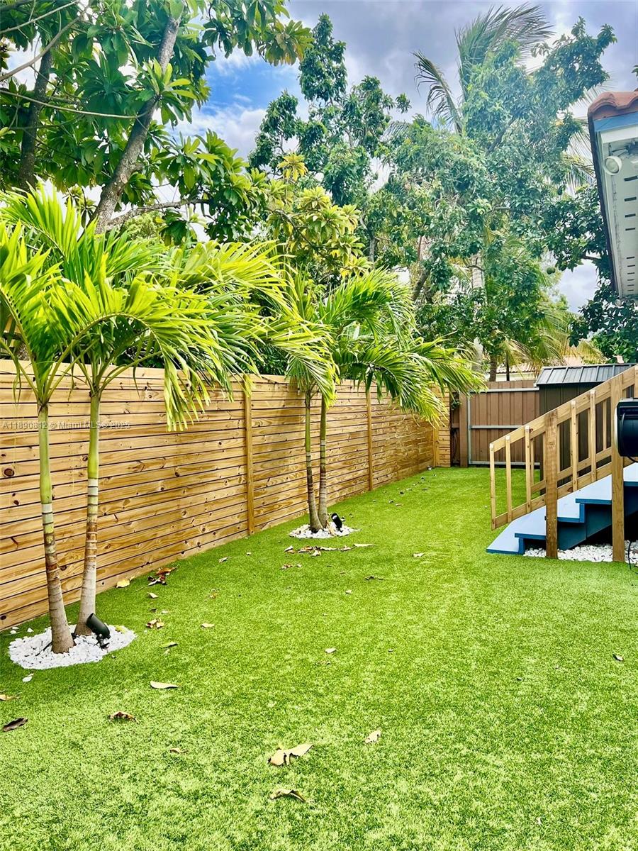 FLEEMAN GROVE - Residential Lease