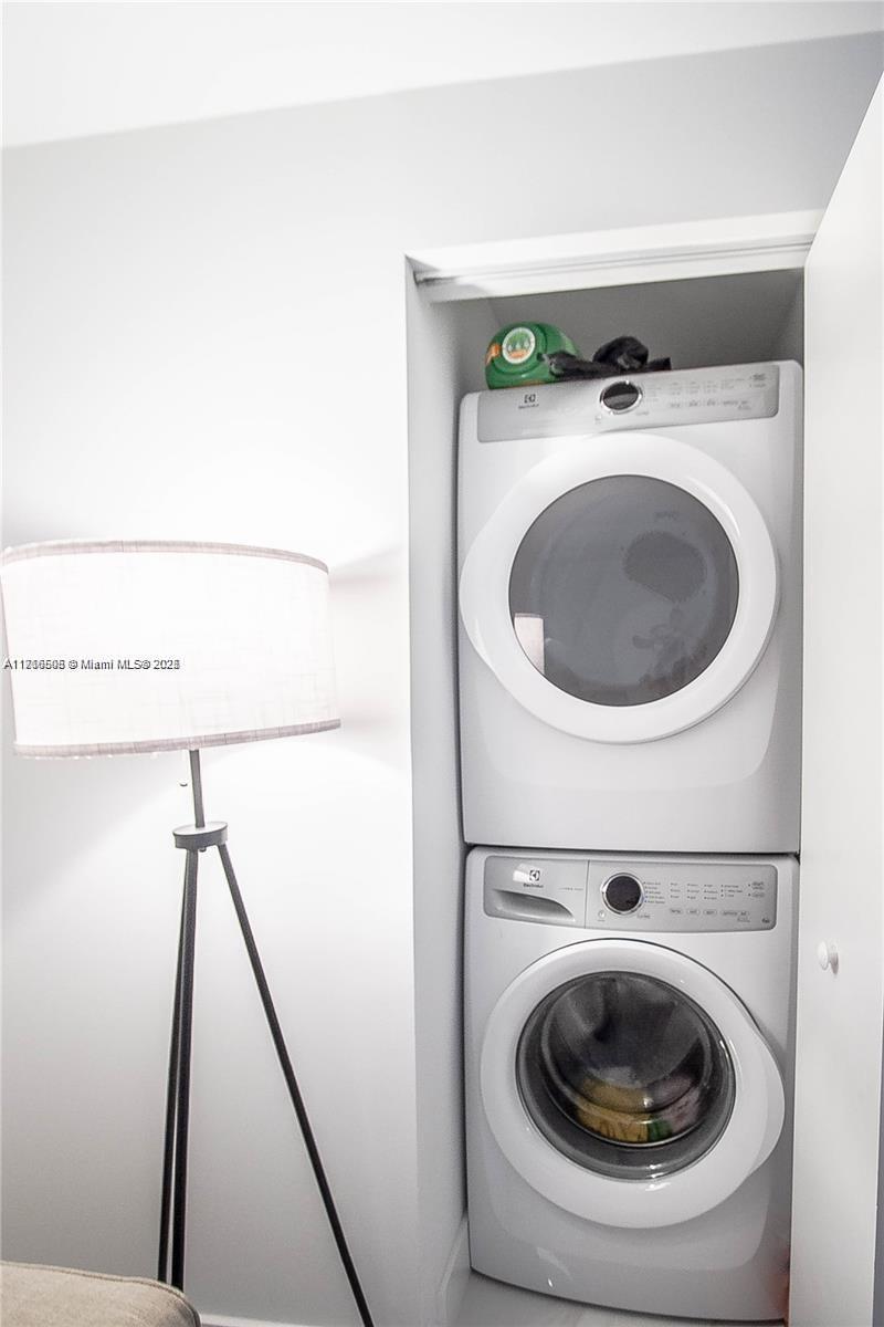 THE HARBOUR SOUTH CONDO - Residential