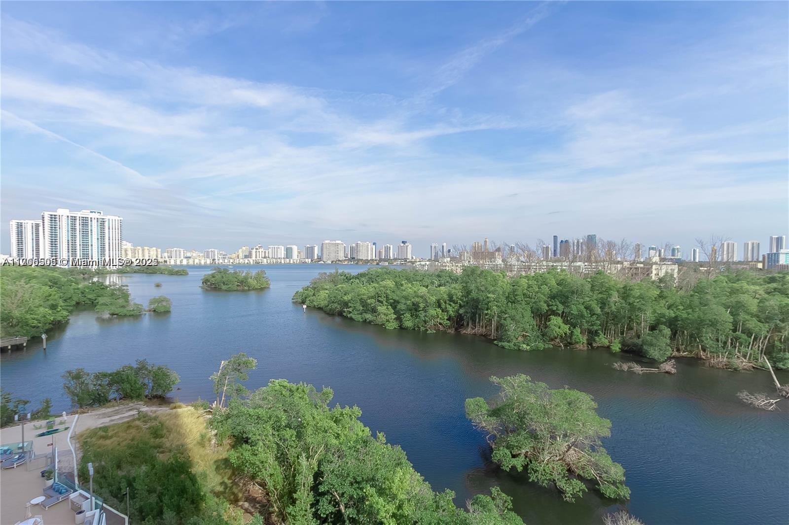 THE HARBOUR SOUTH CONDO - Residential