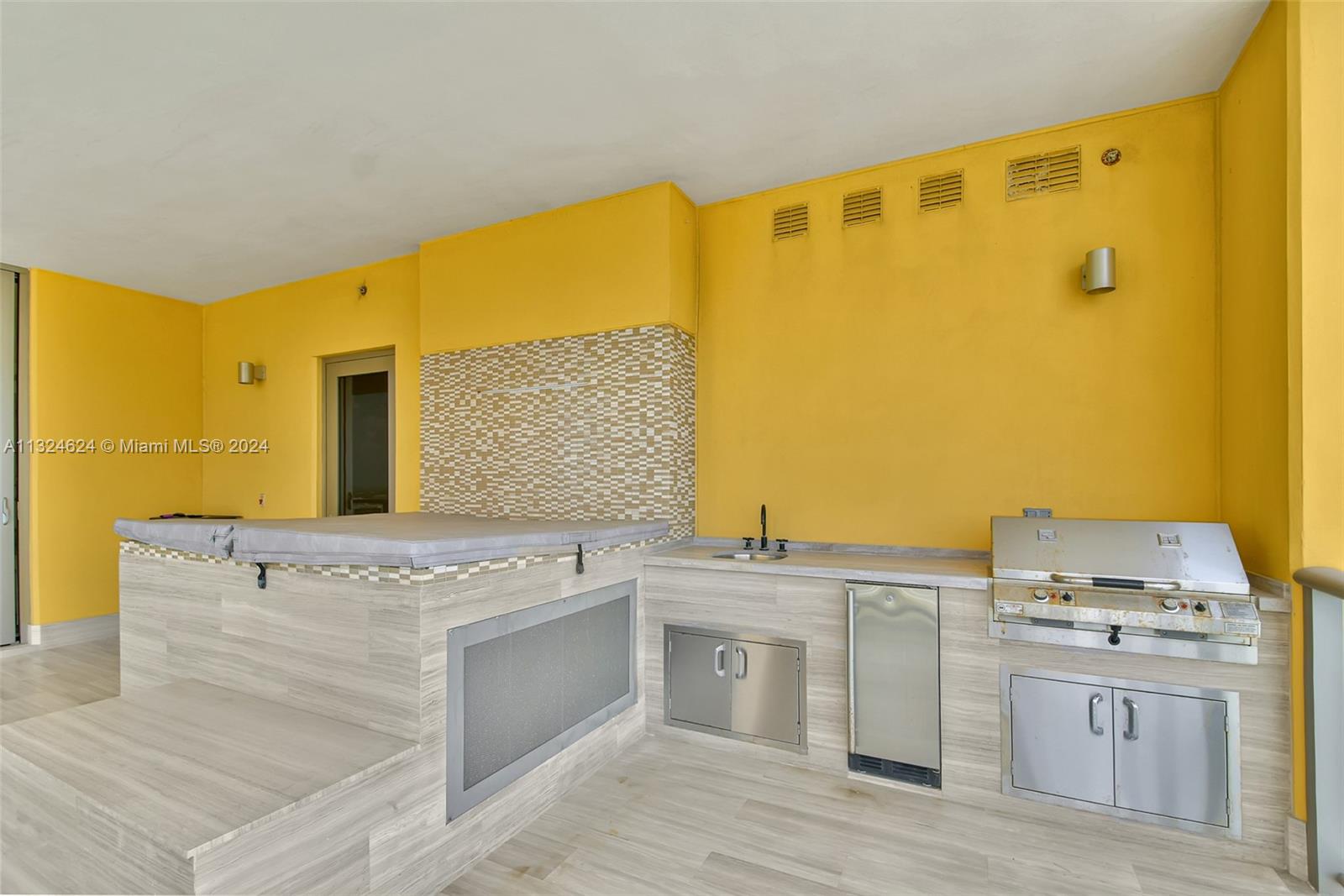 Mansions at Acqualina - Residential