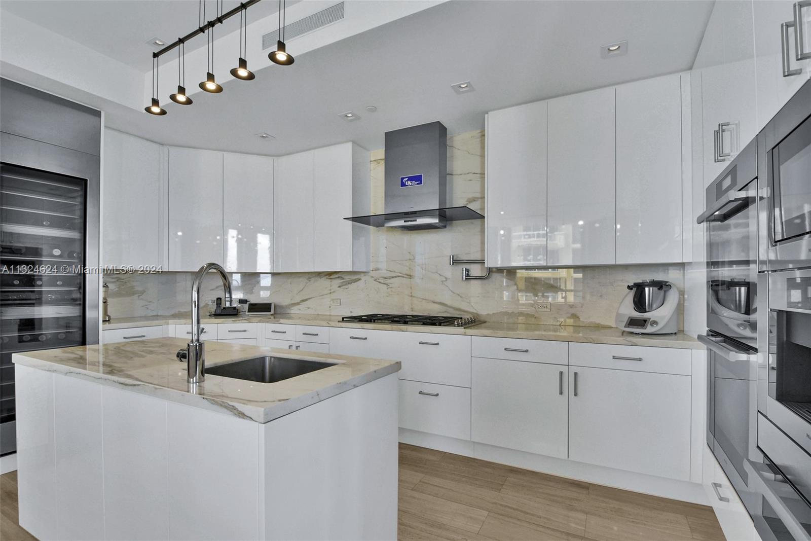 Mansions at Acqualina - Residential