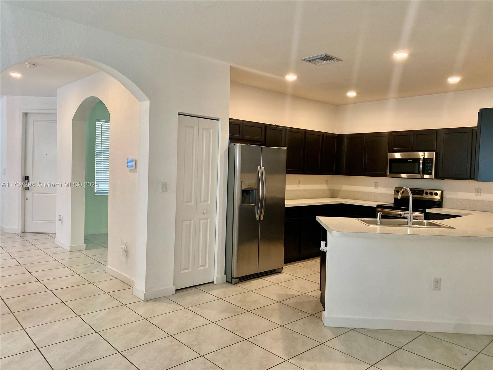 SUMMERVILLE VILLAS - Residential Lease