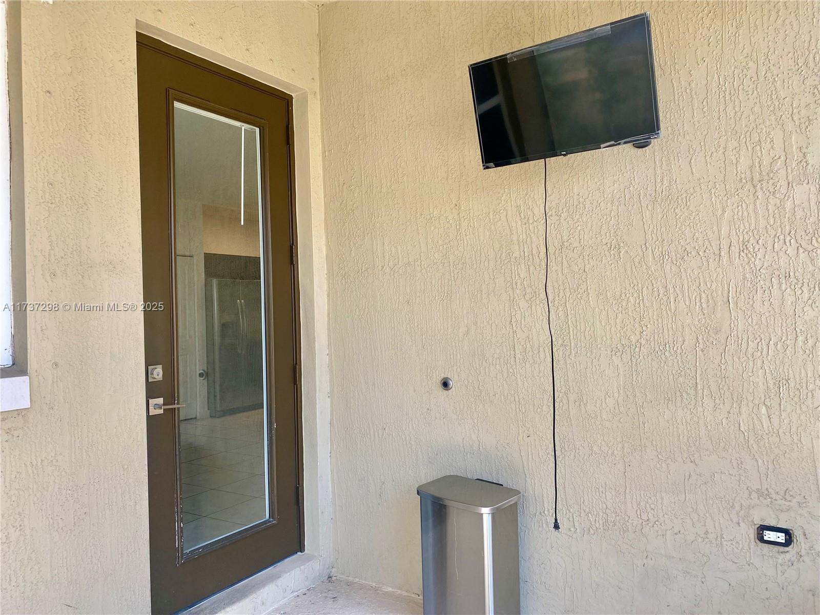 SUMMERVILLE VILLAS - Residential Lease