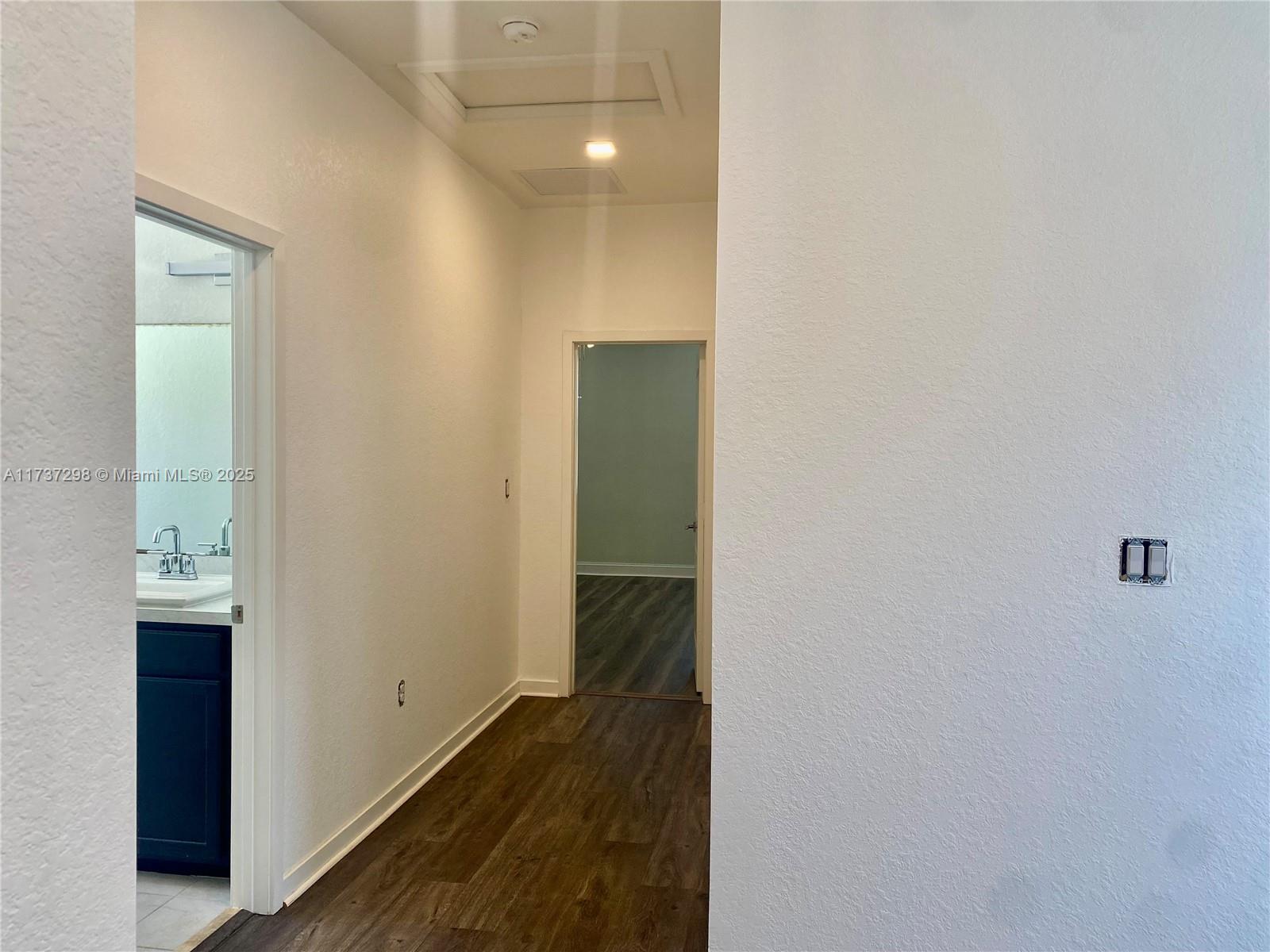 SUMMERVILLE VILLAS - Residential Lease