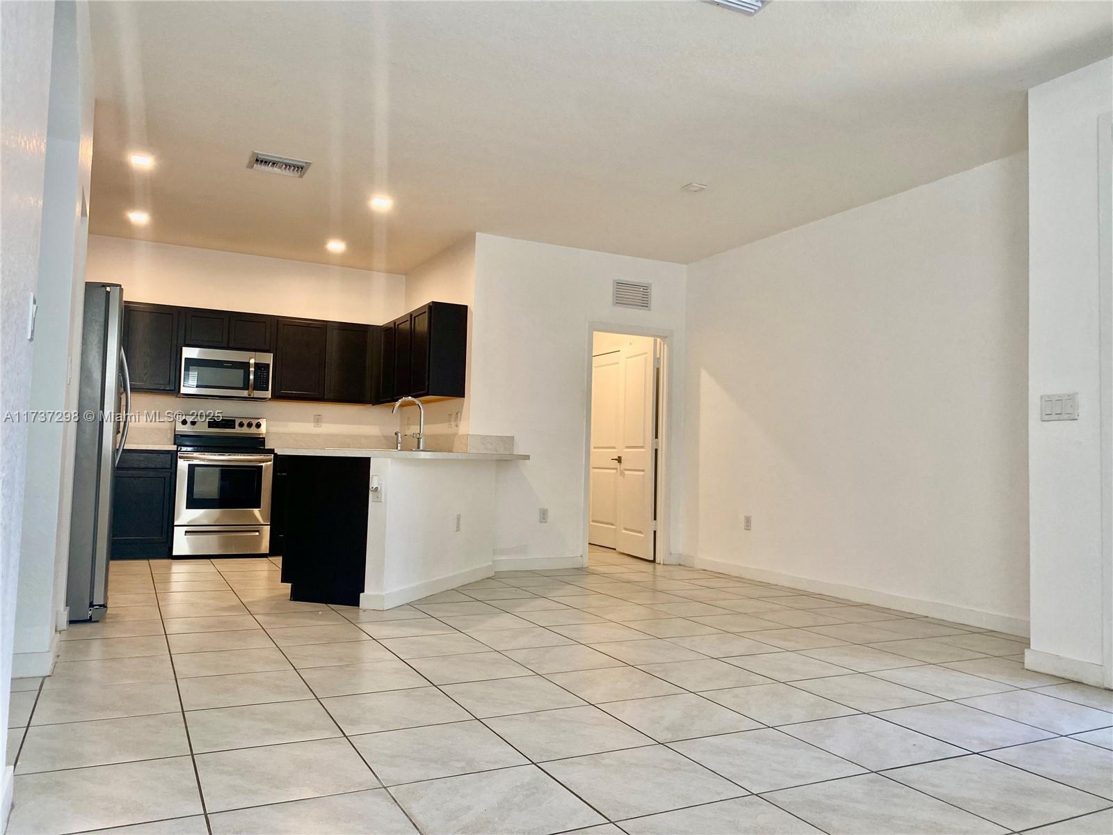 SUMMERVILLE VILLAS - Residential Lease