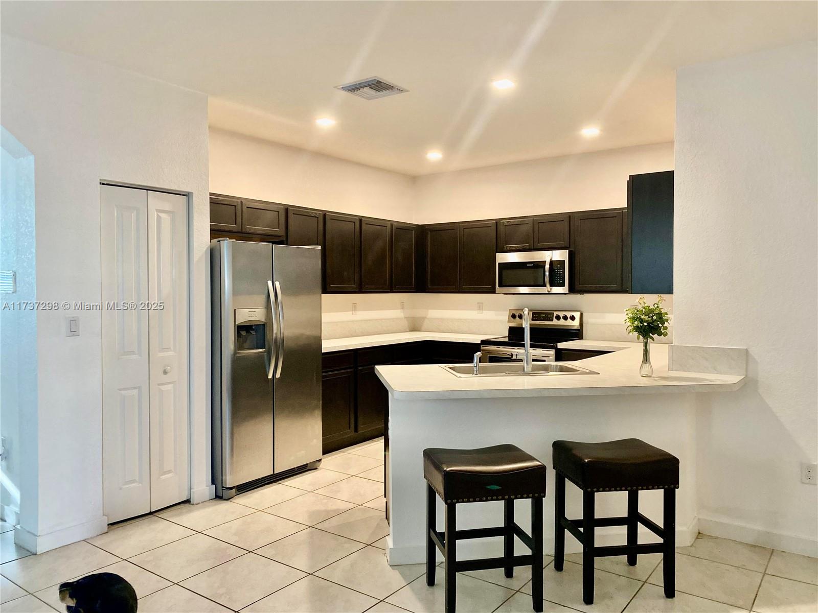 SUMMERVILLE VILLAS - Residential Lease