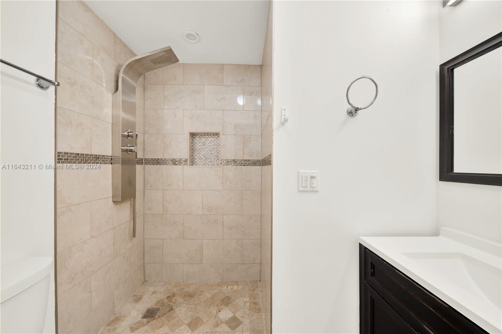 CARAVEL AT CALUSA - Residential Lease