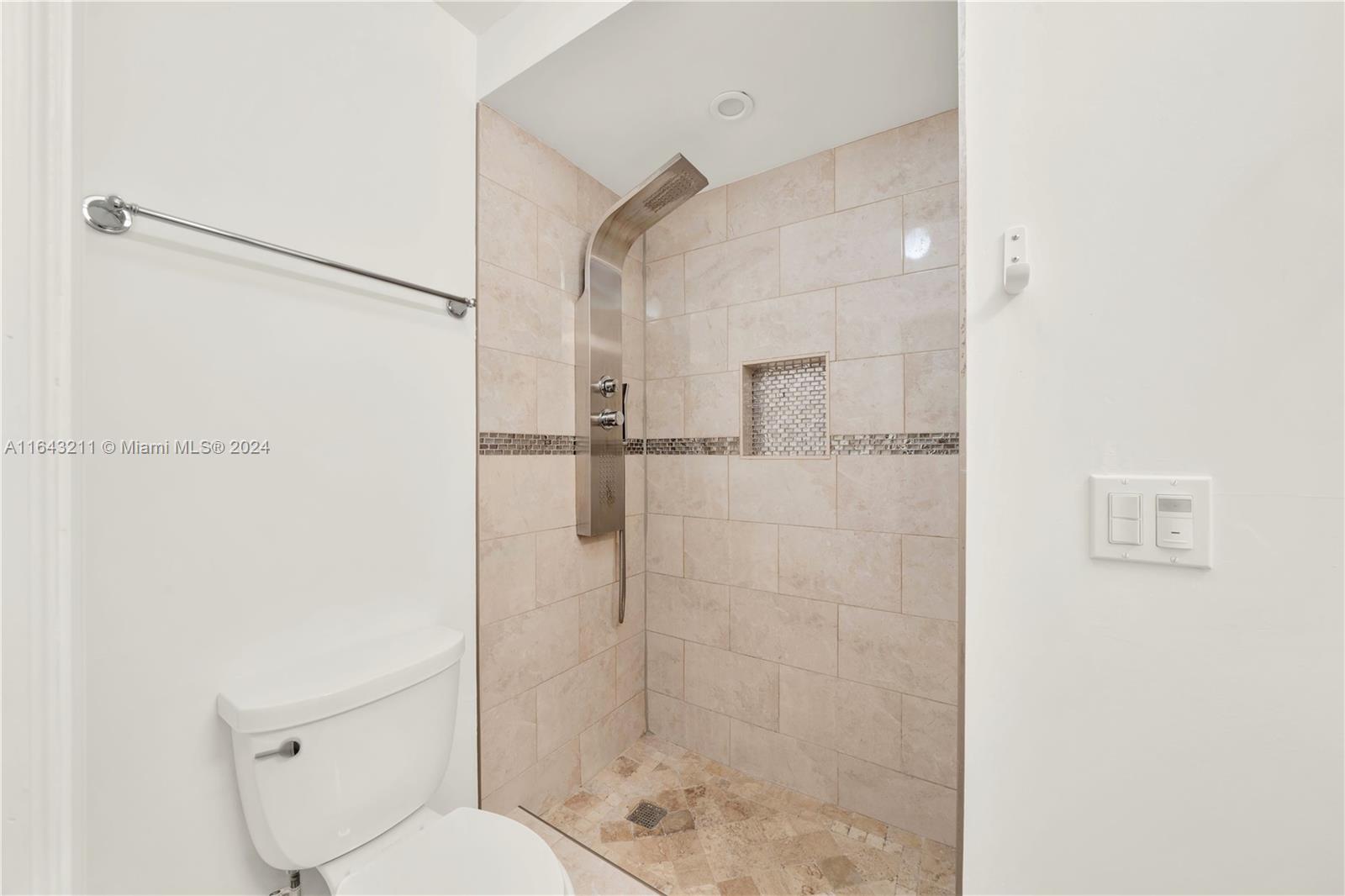 CARAVEL AT CALUSA - Residential Lease