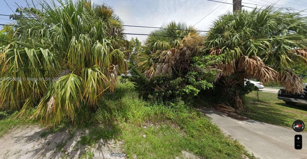 Photo of 1305 21st N St, Fort Pierce, FL 34950 (MLS # A11755389)