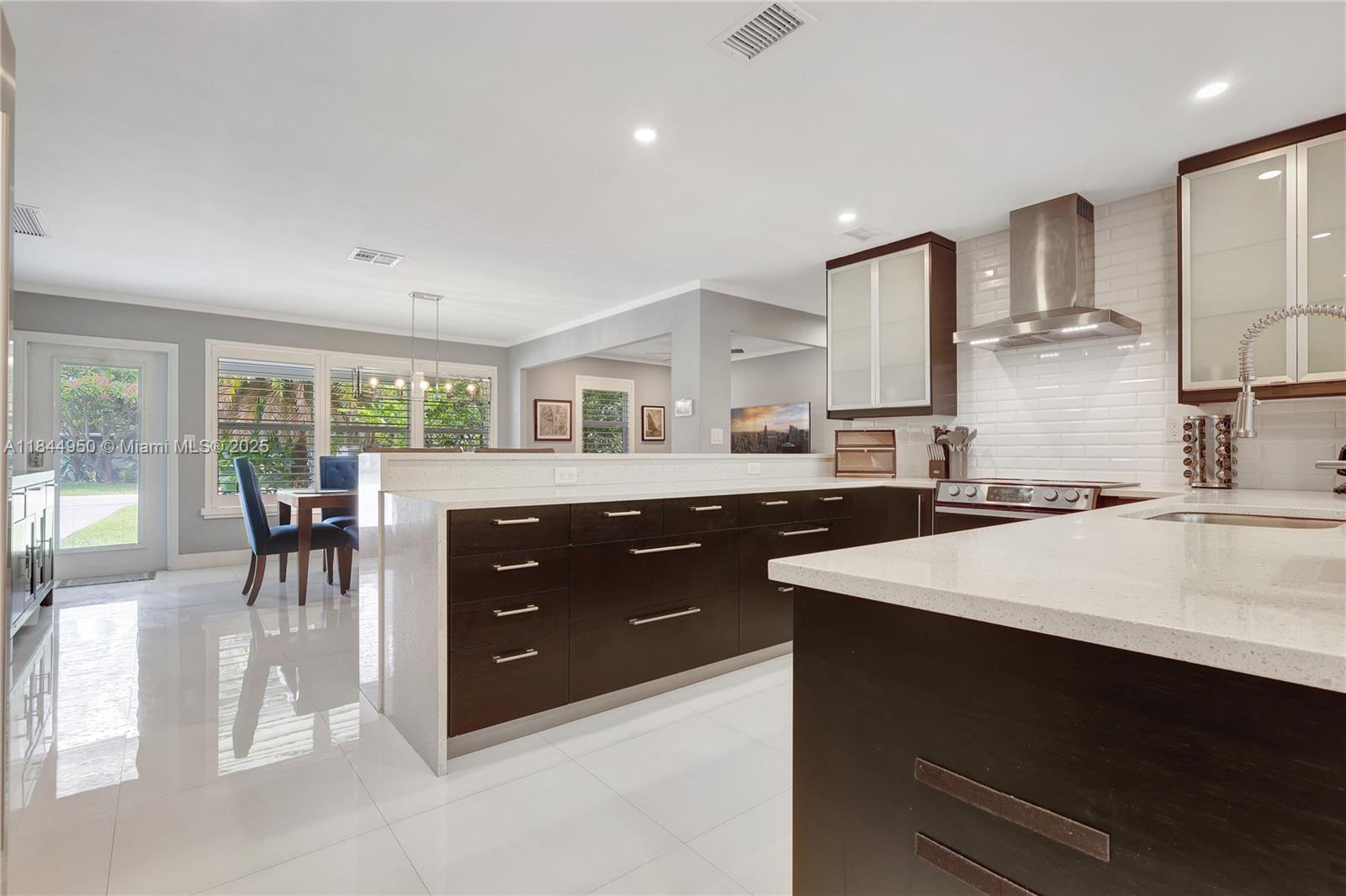 424 NE 27th Dr