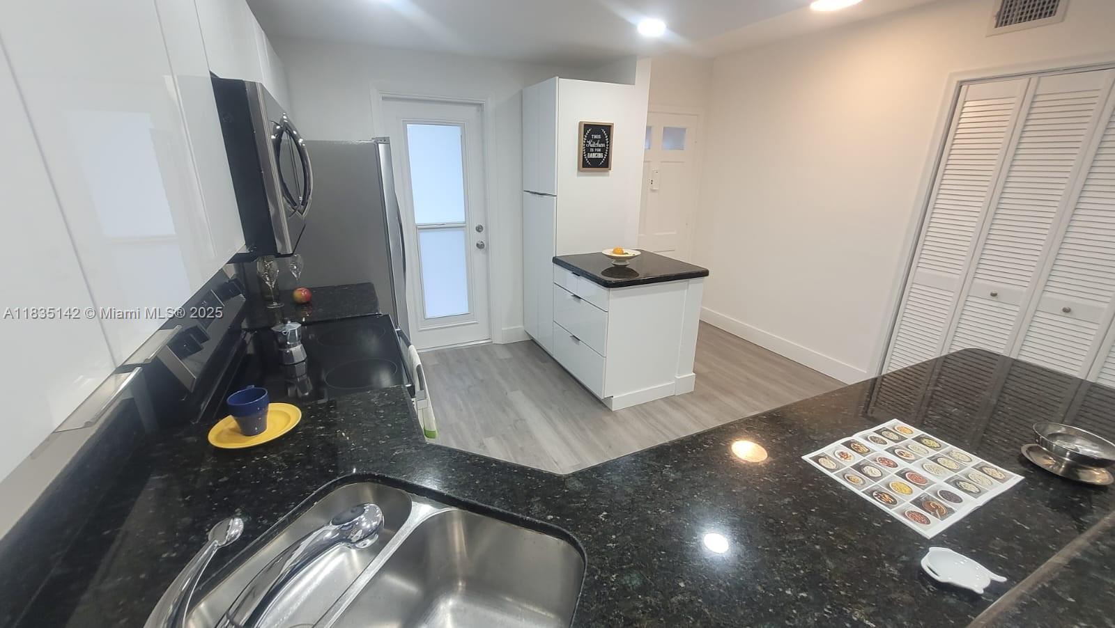 1100 Pine Dr 101