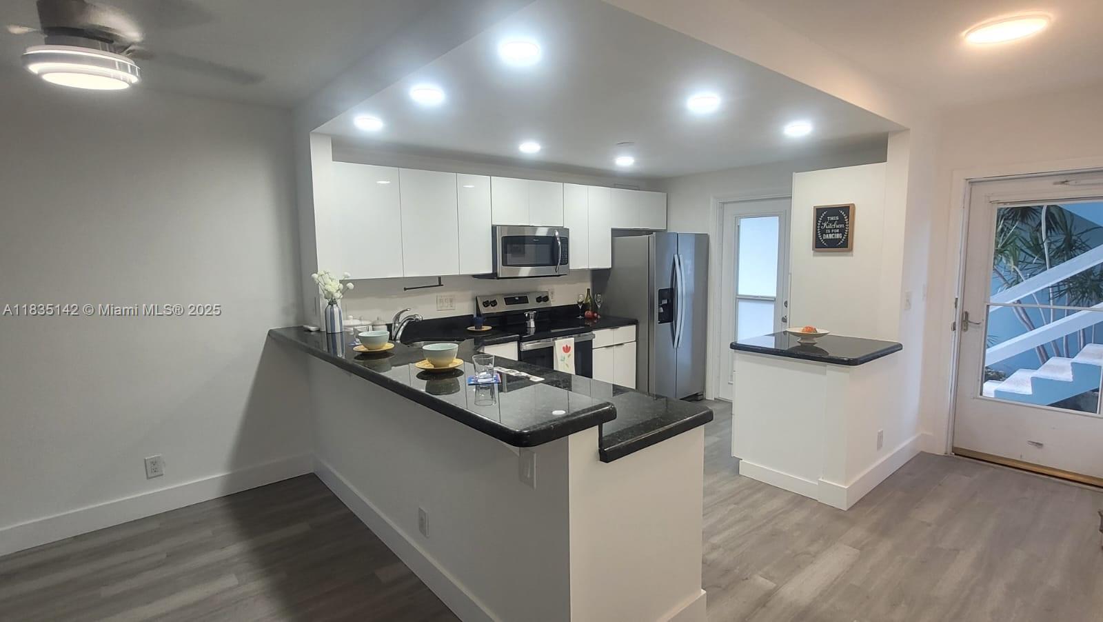 1100 Pine Dr 101