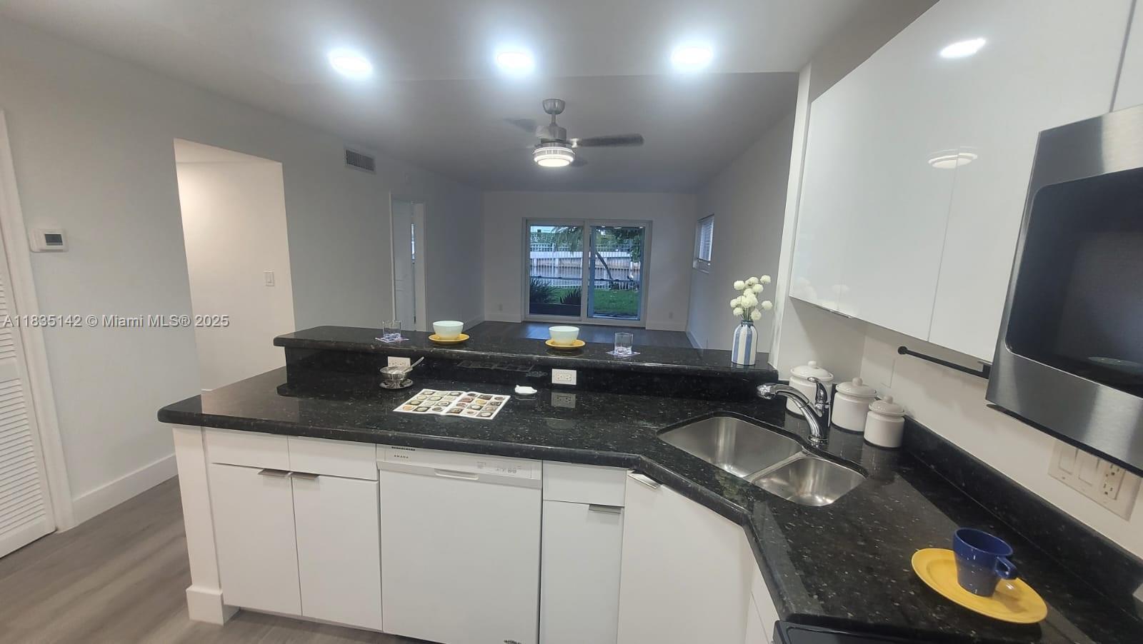 1100 Pine Dr 101