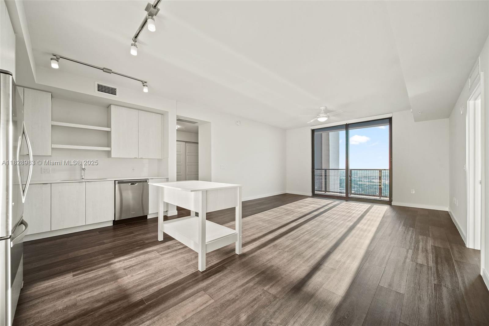 555 NE 8th St PH2303