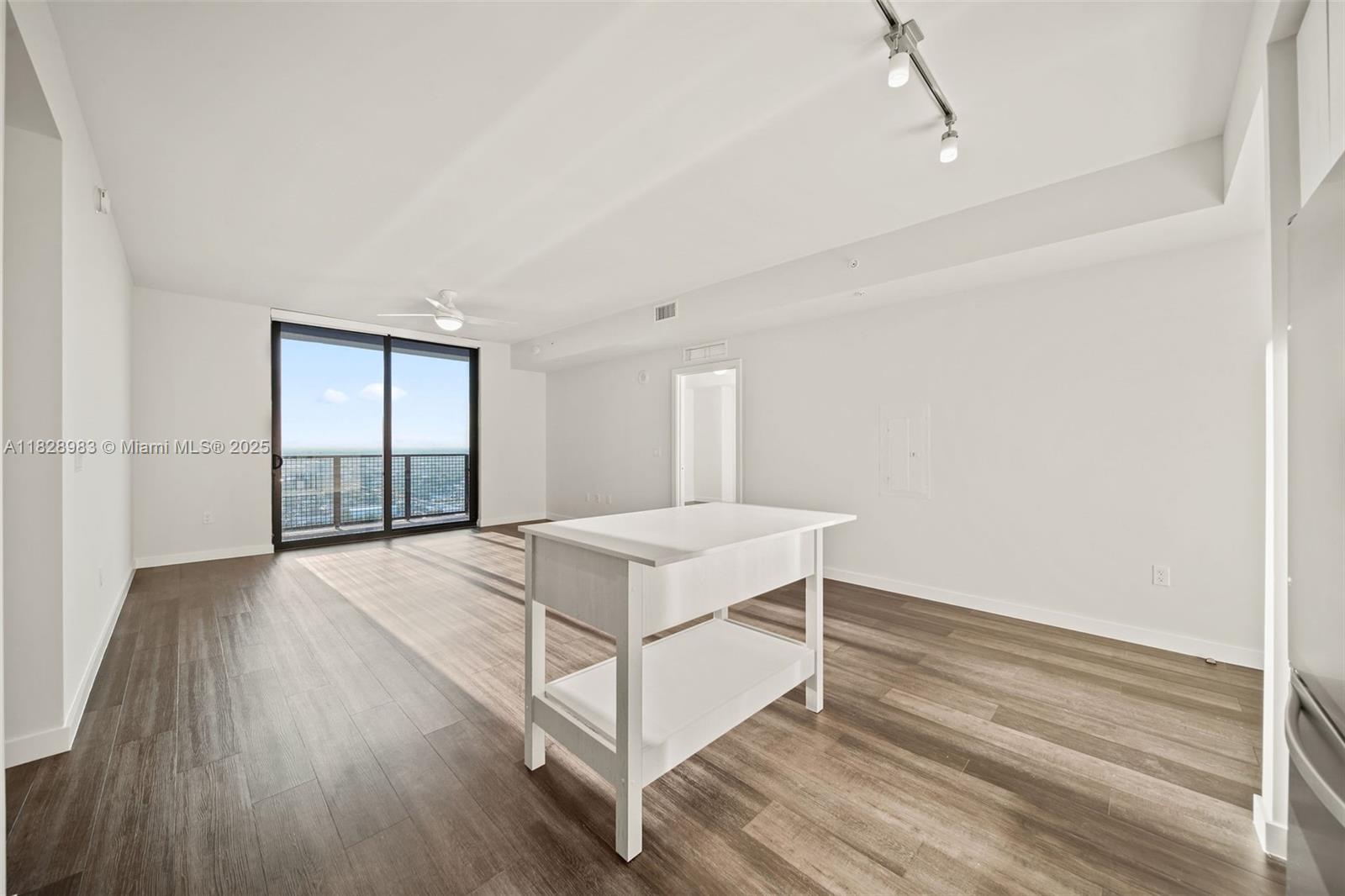 555 NE 8th St PH2303
