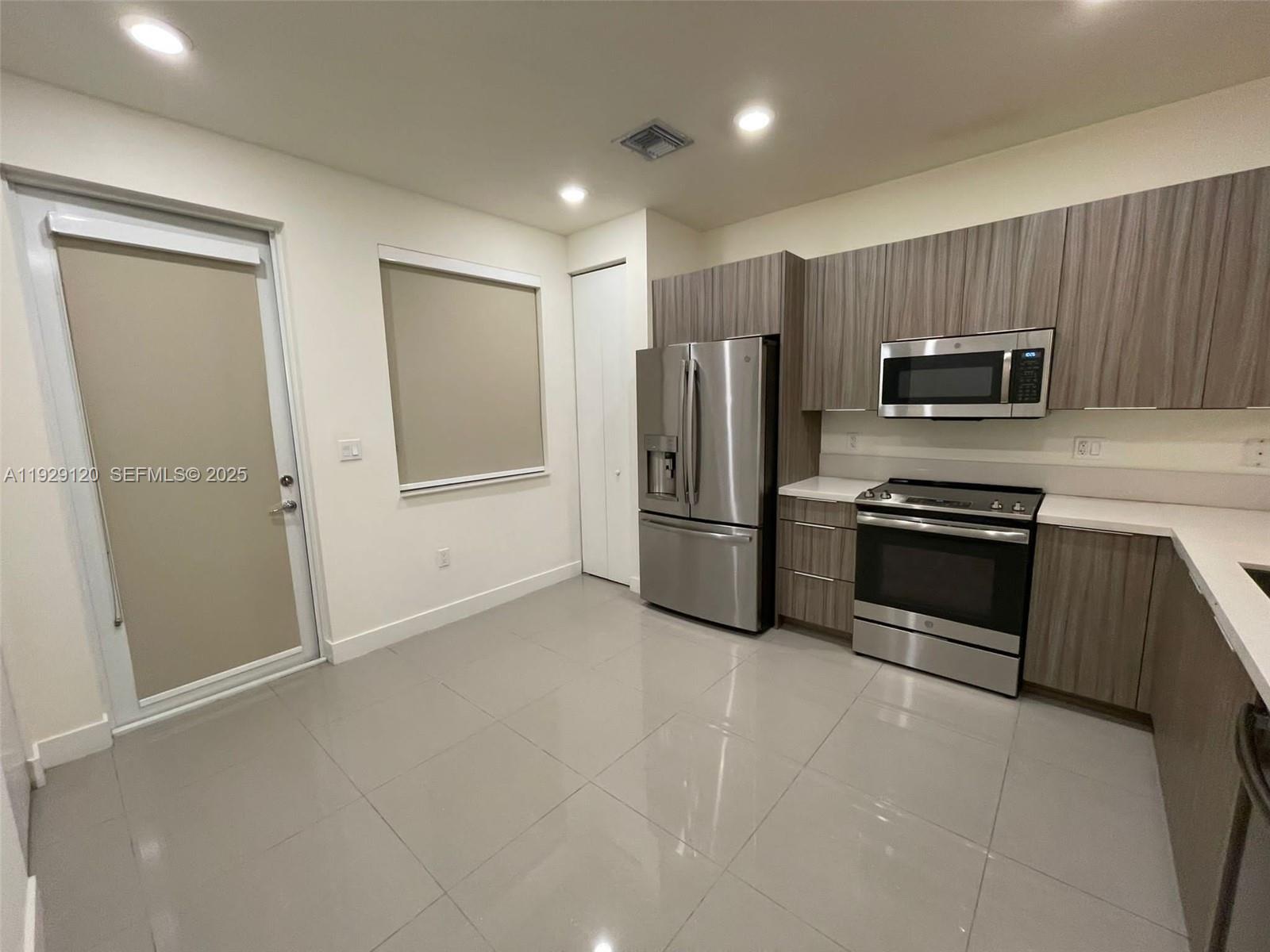 LANDMARK AT DORAL CONDO N - Residential Lease