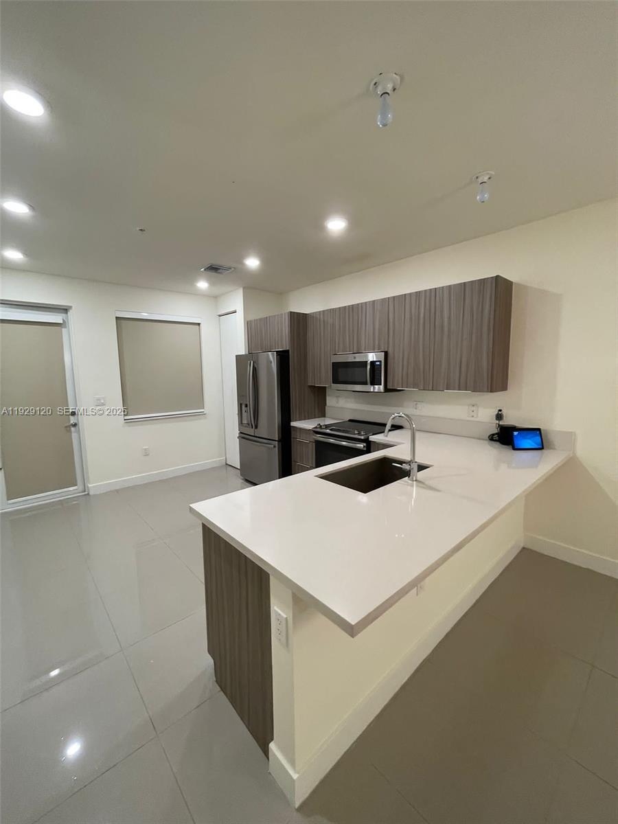 LANDMARK AT DORAL CONDO N - Residential Lease