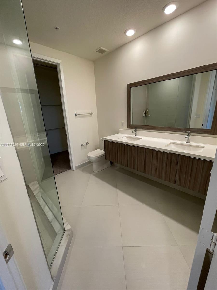 LANDMARK AT DORAL CONDO N - Residential Lease