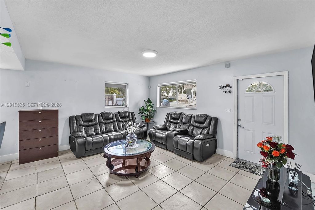 Photo of 900 N 70th Ave, Hollywood, FL 33024 (MLS # A12016636)