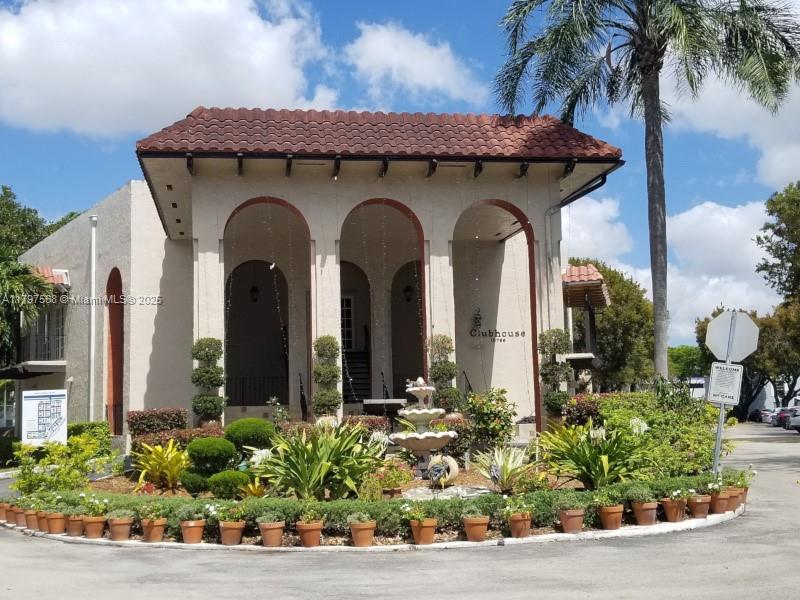 10814 N Kendall Dr R2