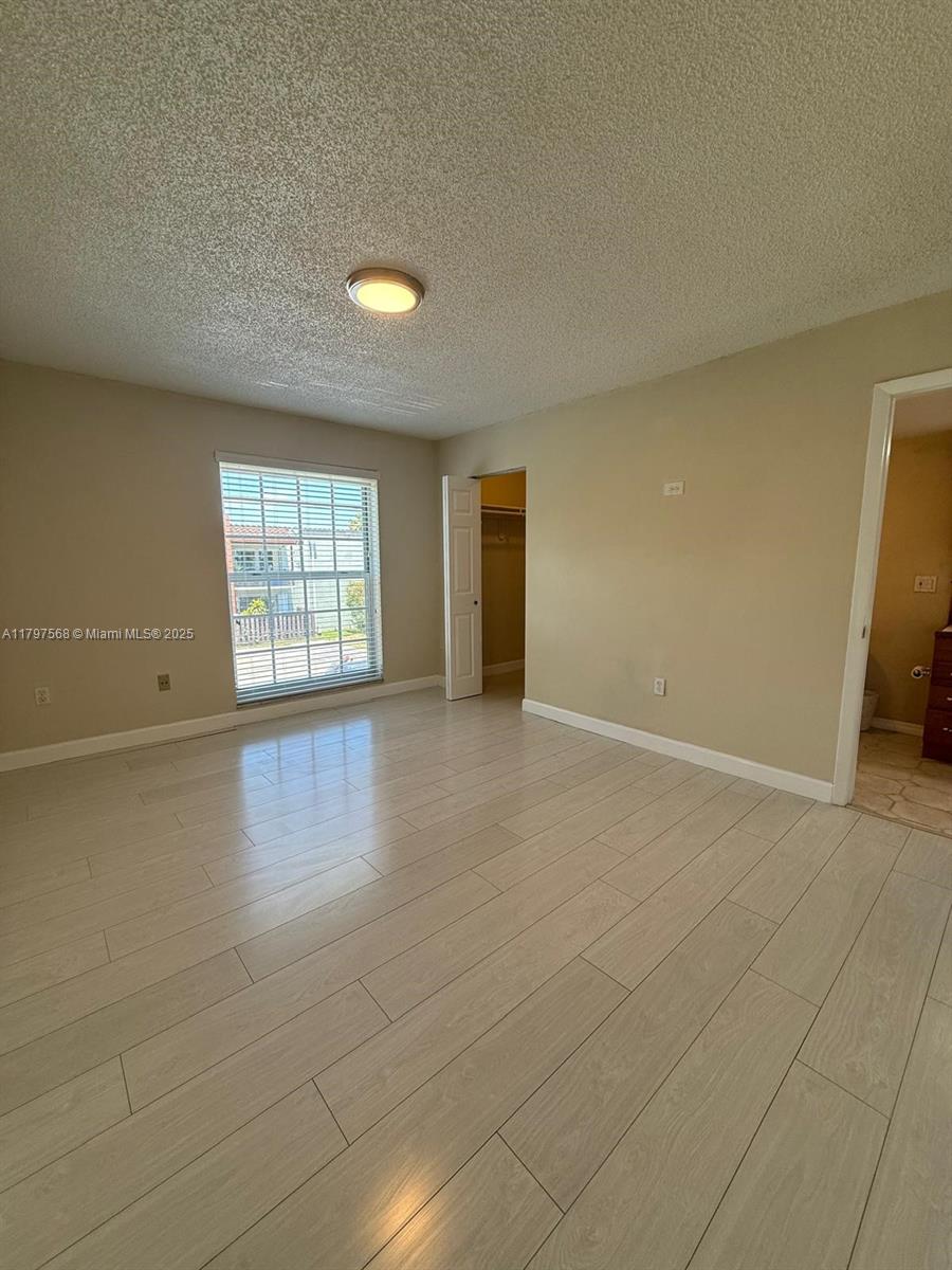 10814 N Kendall Dr R2