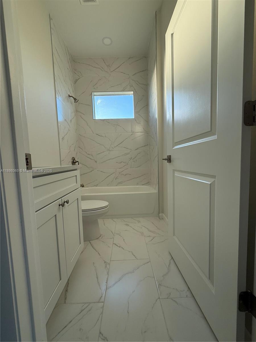 PORT LABELLE - Residential Lease