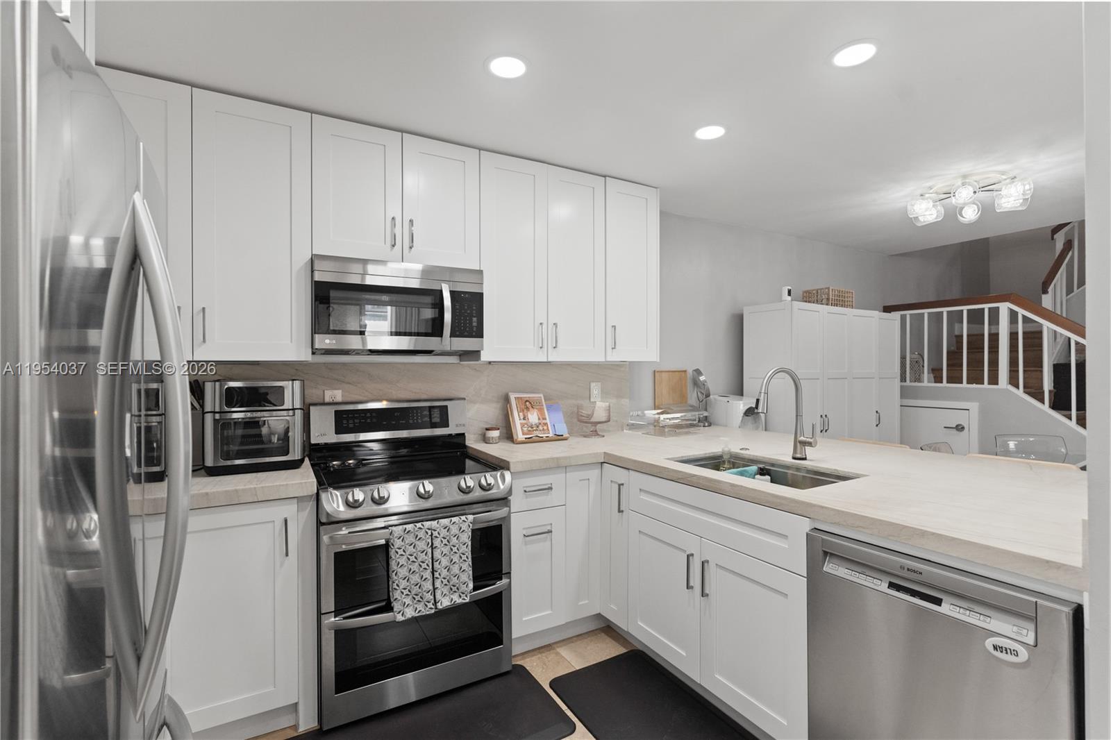 COSTAIN VILLAS HARBOR VIL - Residential