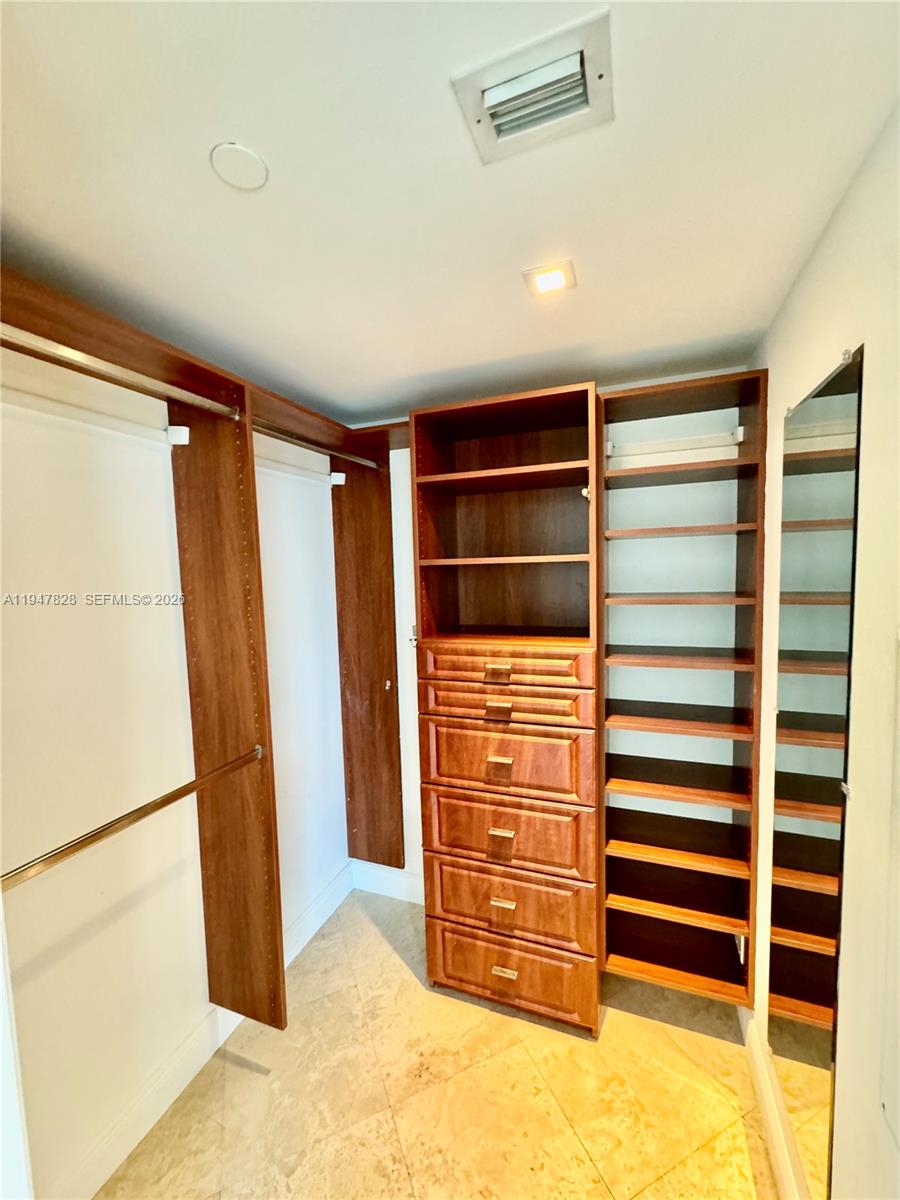 WIND CONDO - Residential