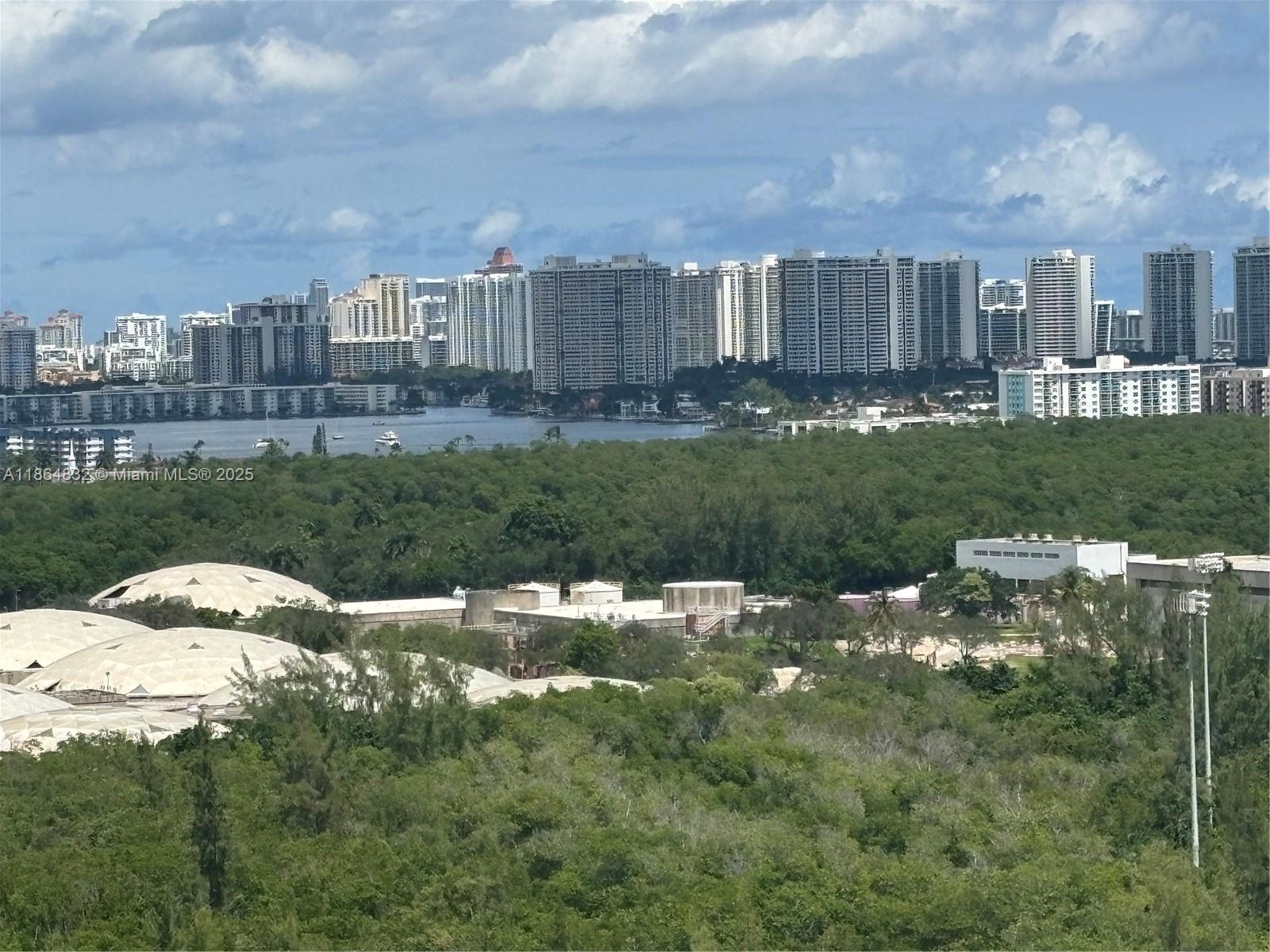 THE OAKS I CONDO - Residential