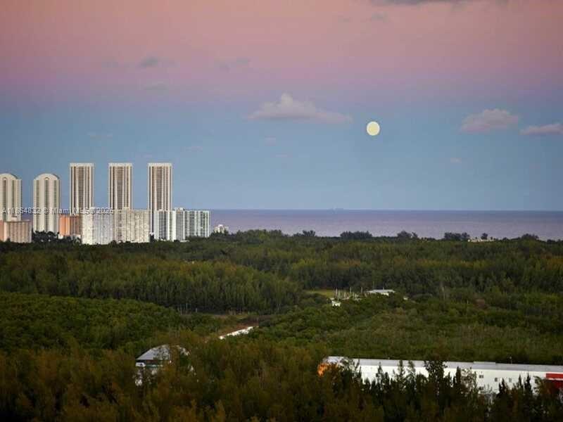 THE OAKS I CONDO - Residential