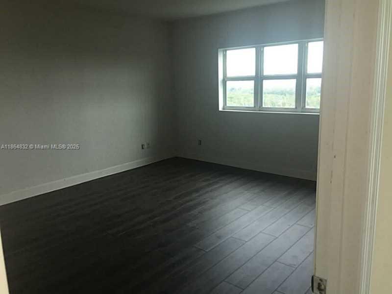 THE OAKS I CONDO - Residential